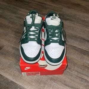Nike dunk low retro’s white/ team green